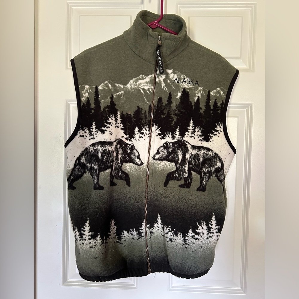 Men's Heavyweight Fleece Alaska Vest with Bear Graphic - Medium